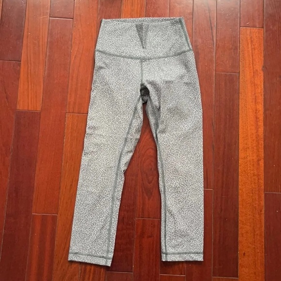 Lululemom legging - Picture 2 of 5